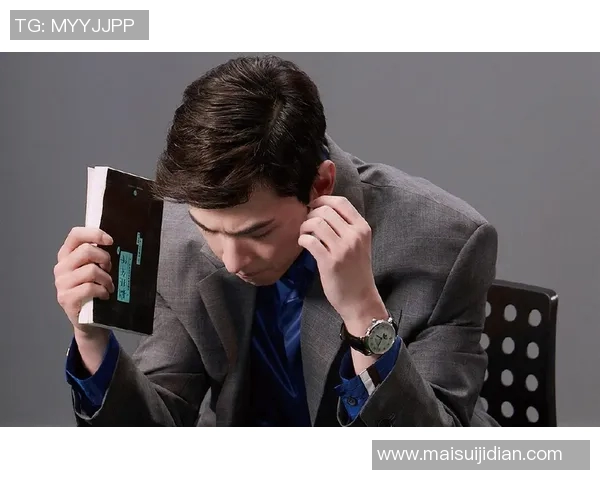 足球明星们的独特风格与个人魅力展现剪指甲瞬间的精彩瞬间